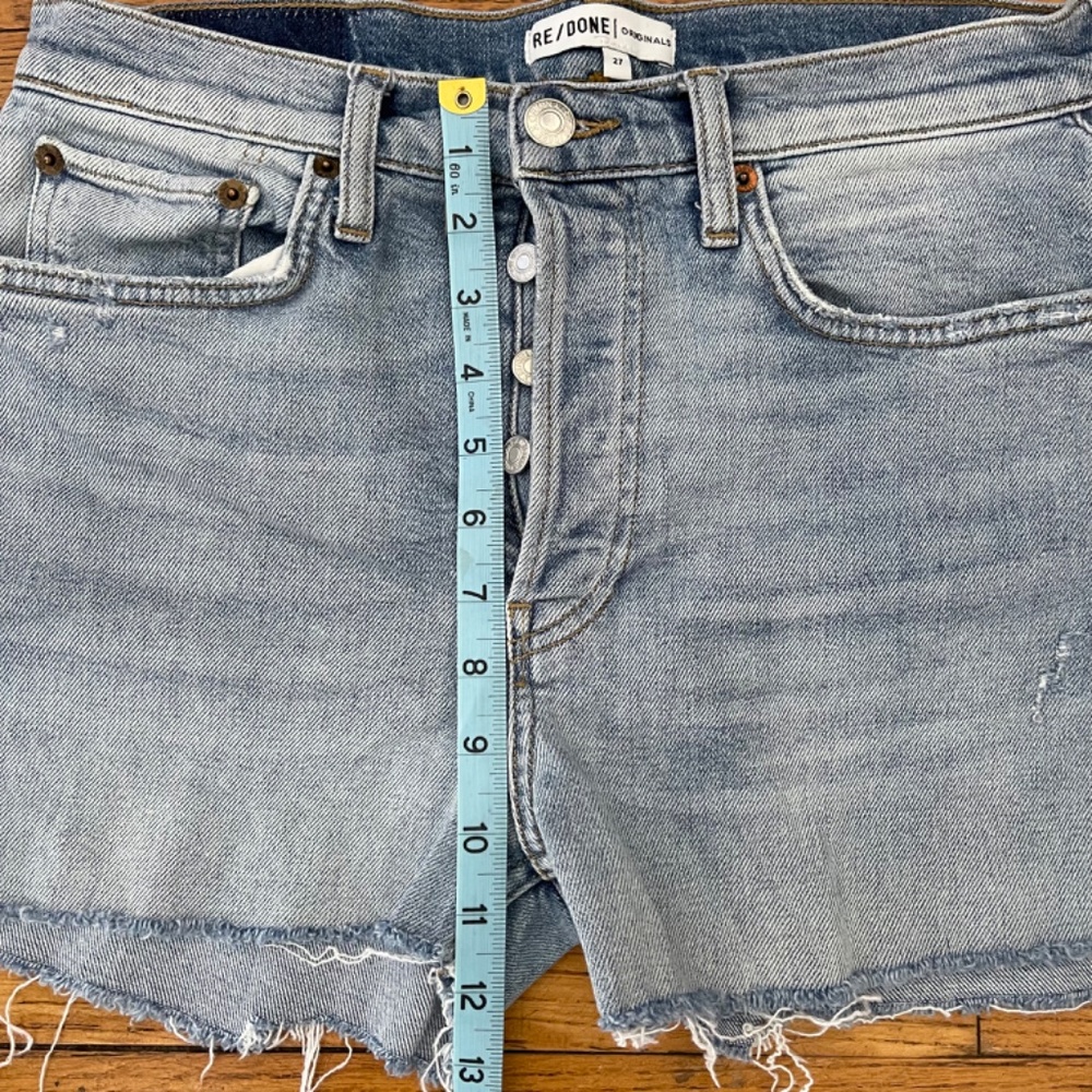 RE/DONE Originals The Short Button Fly Cut Off Denim Shorts in Dirty Destroy 27 - Picture 7 of 10